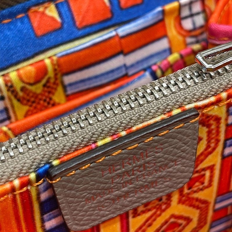 Hermes Silk'In Compact Wallet Epsom Leather In Khaki - Image 4