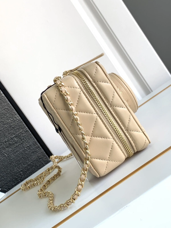 SportInspired CHANEL Vintage Camera Bag-18CM 1409 - Image 4