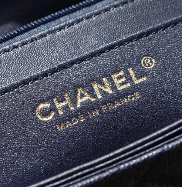 Comfortable CHANEL MEDIUM FLAP BAG WITH TOP HANDLE 900 - Image 10