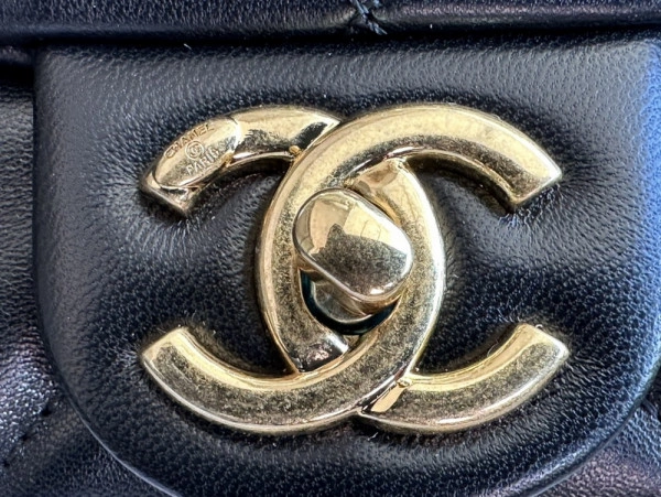 CHANEL FLAP BAG Comfortable 402 - Image 5